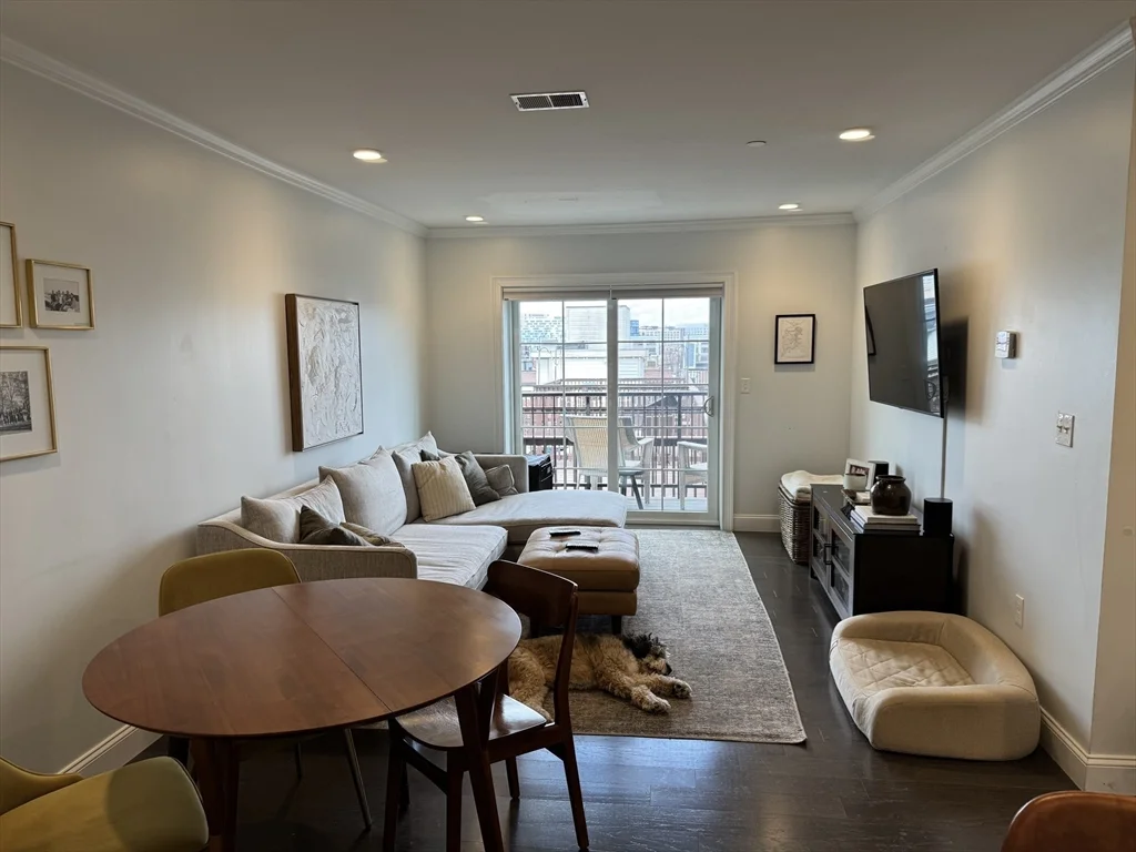 2 bed, 2 bath apartment for rent at 728 East Broadway Unit 306, South Boston — photo 1 of 10
