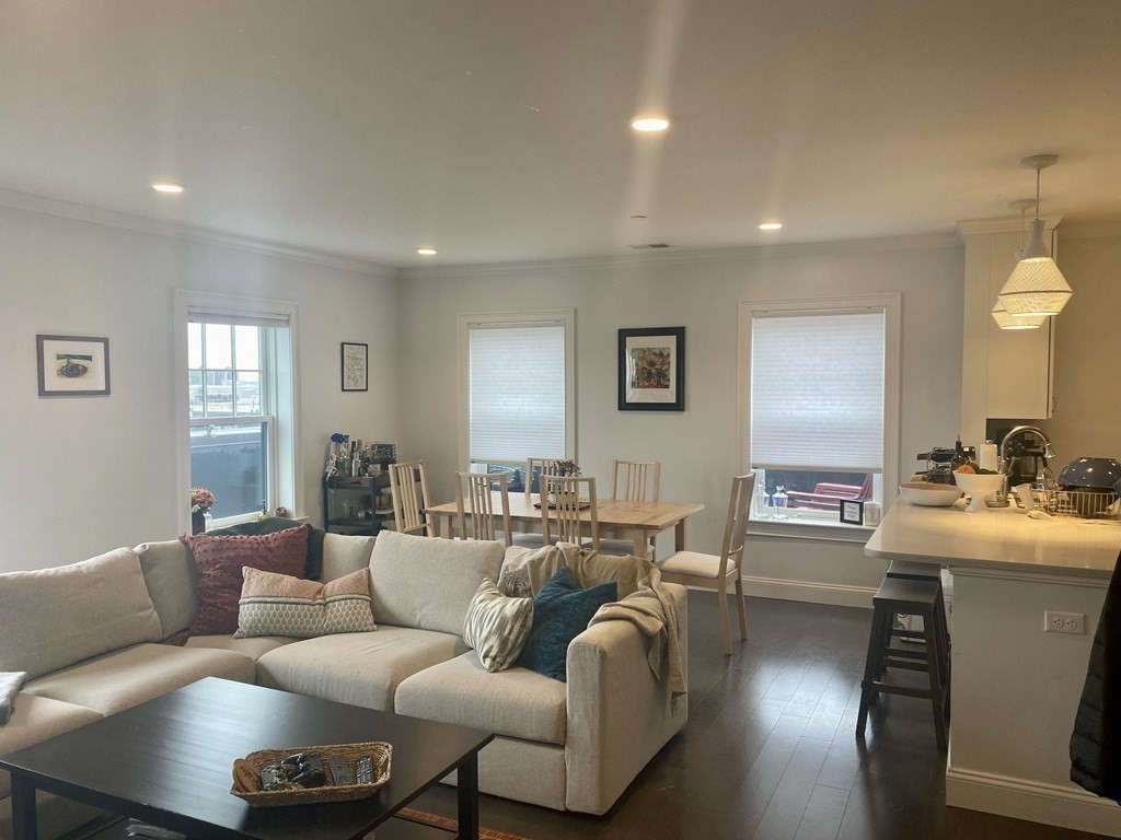 2 bed, 2 bath apartment for rent at 728 East Broadway Unit 403, South Boston — photo 3 of 11