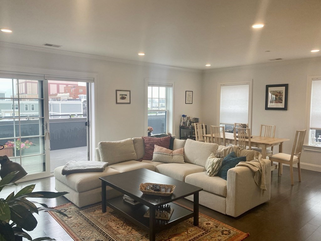 2 bed, 2 bath apartment for rent at 728 East Broadway Unit 403, South Boston — photo 2 of 11