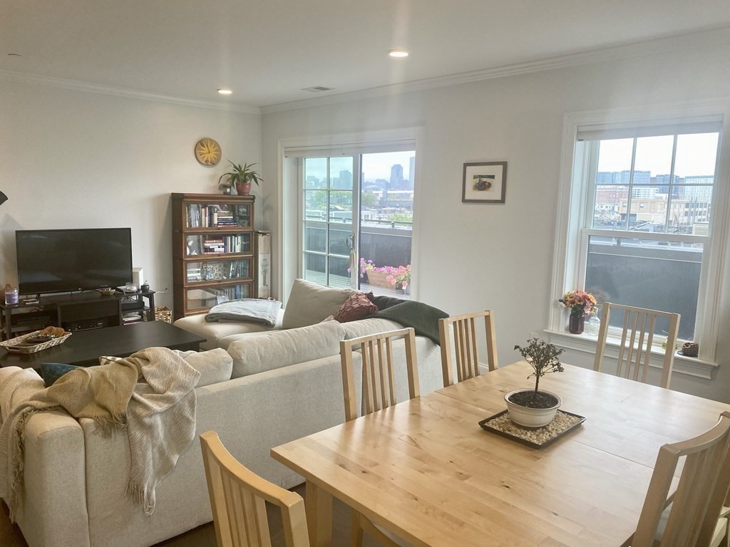 2 bed, 2 bath apartment for rent at 728 East Broadway Unit 403, South Boston — photo 4 of 11