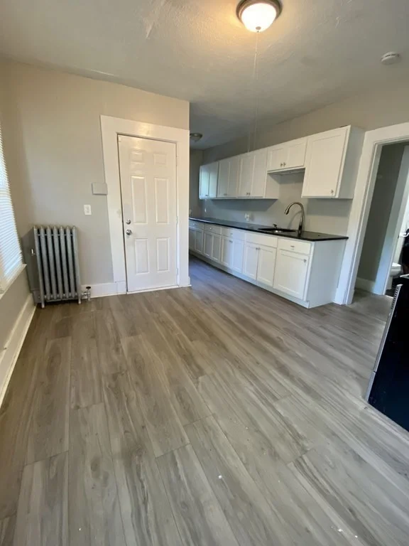 3 bed, 1 bath apartment for rent at 729 Belmont Unit 1, Springfield — photo 2 of 9