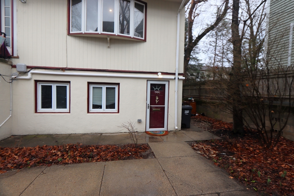 1 bed, 1 bath apartment for rent at 72A Cushing St Unit 72A, Strawberry Hill — photo 2 of 11
