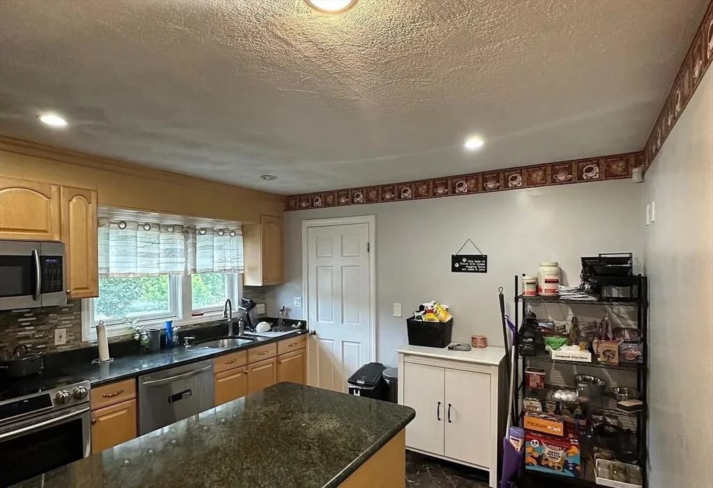 3 bed, 1 bath apartment for rent at 73 Almont St Unit 2, Glenwood — photo 3 of 8