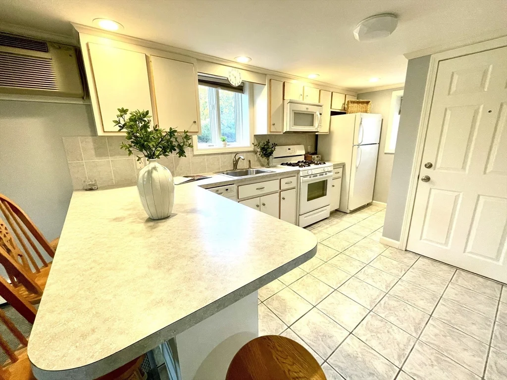 1 bed, 1 bath apartment for rent at 73 Benefit Unit B, Mansfield — photo 5 of 23