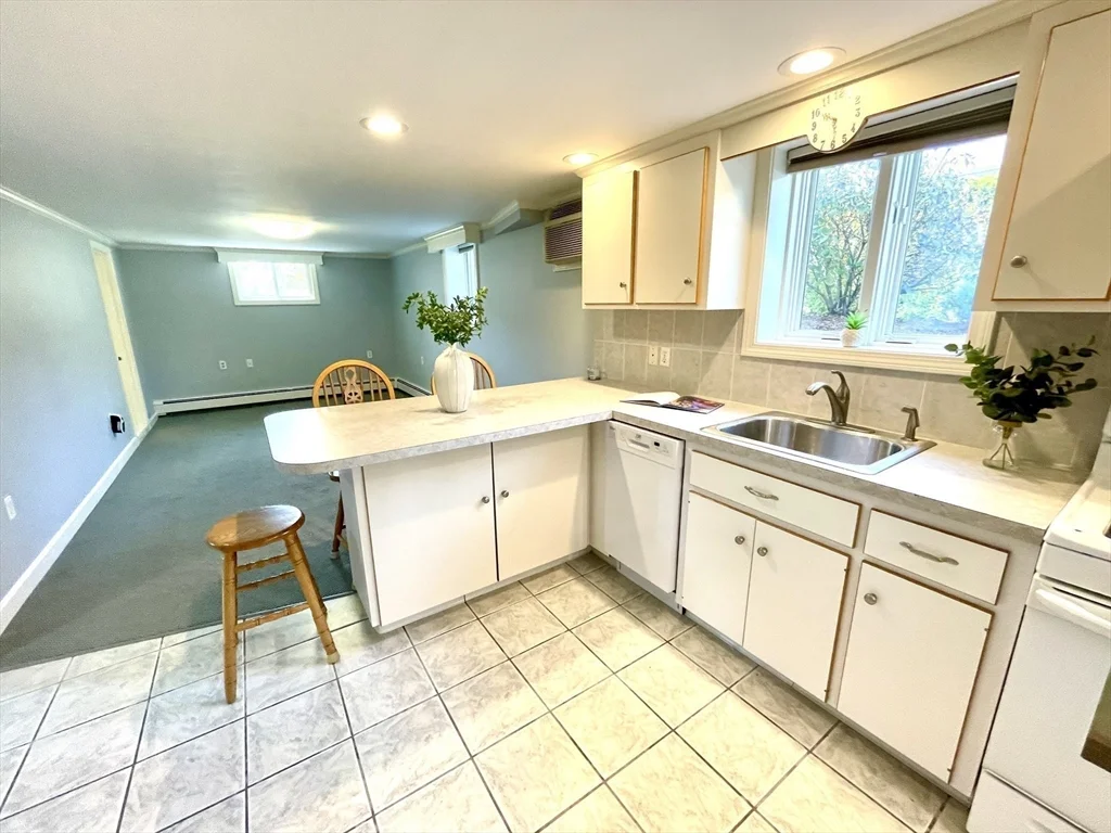 1 bed, 1 bath apartment for rent at 73 Benefit Unit B, Mansfield — photo 4 of 23