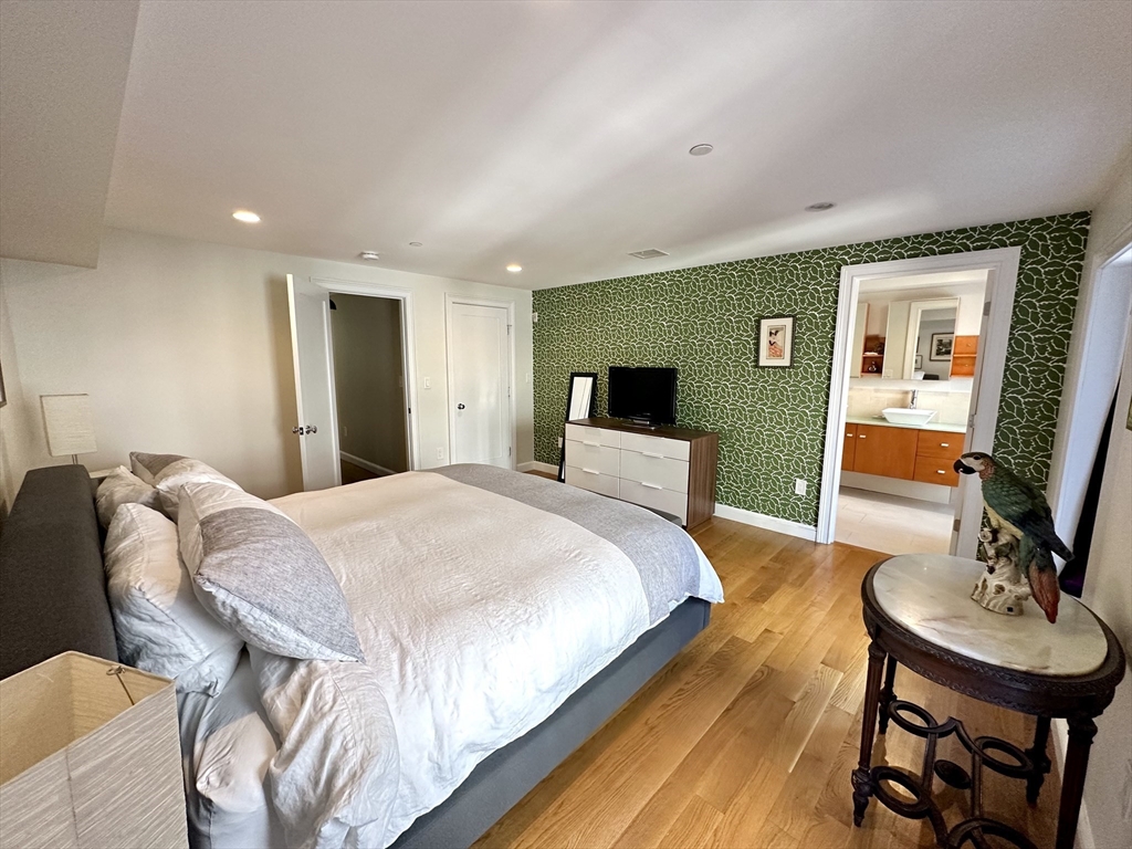 2 bed, 2 bath apartment for rent at 73 Broad St Unit 4, Boston Downtown — photo 8 of 14