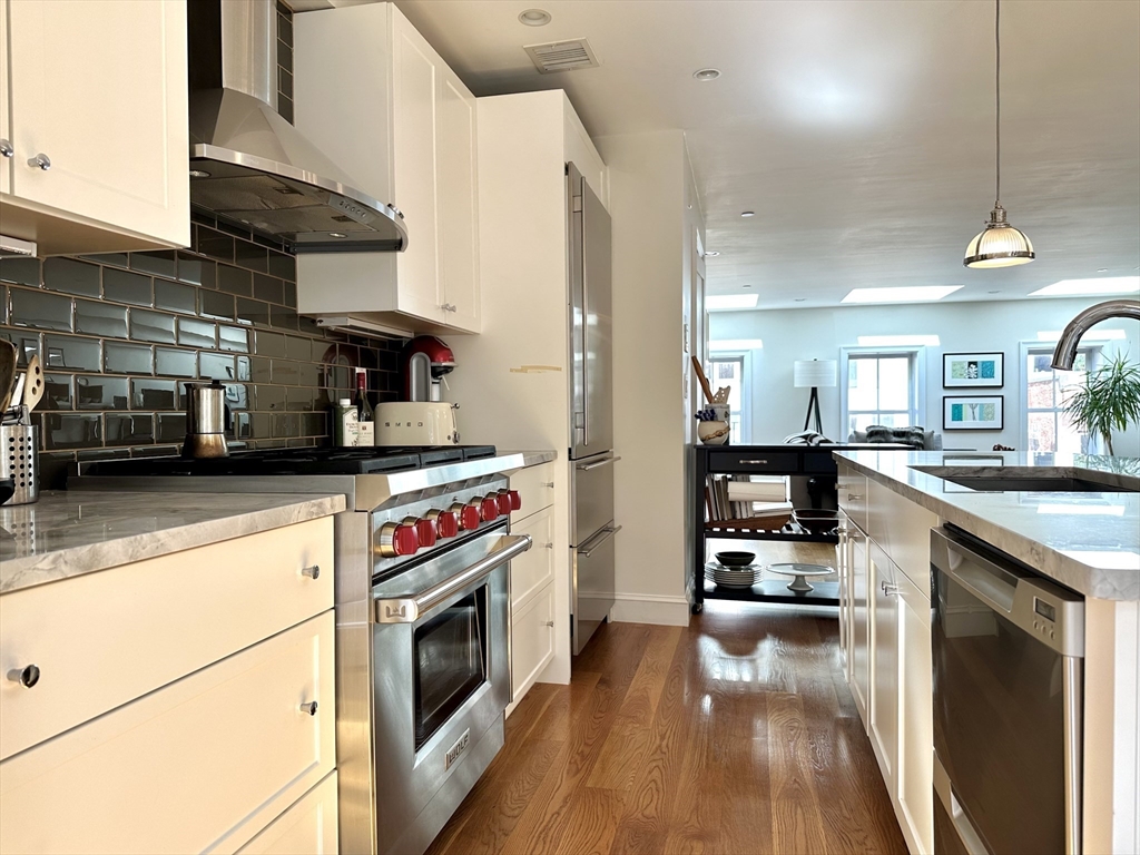 2 bed, 2 bath apartment for rent at 73 Broad St Unit 4, Boston Downtown — photo 6 of 14