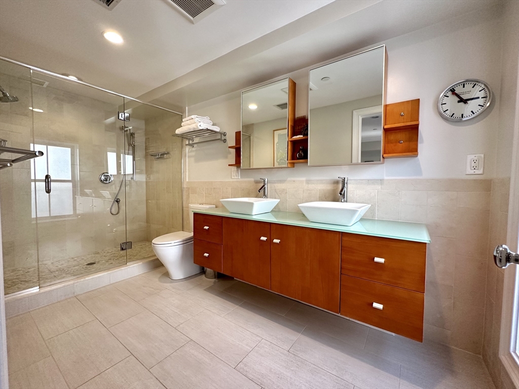 2 bed, 2 bath apartment for rent at 73 Broad St Unit 4, Boston Downtown — photo 9 of 14