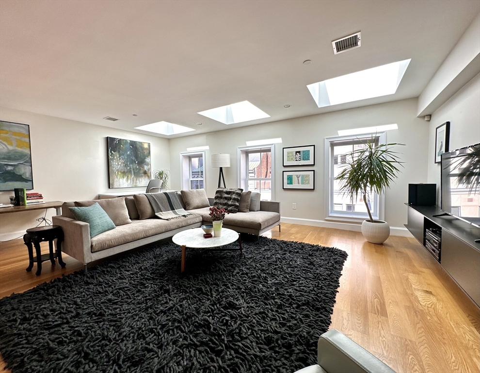 2 bed, 2 bath apartment for rent at 73 Broad St Unit 4, Boston Downtown — photo 1 of 14
