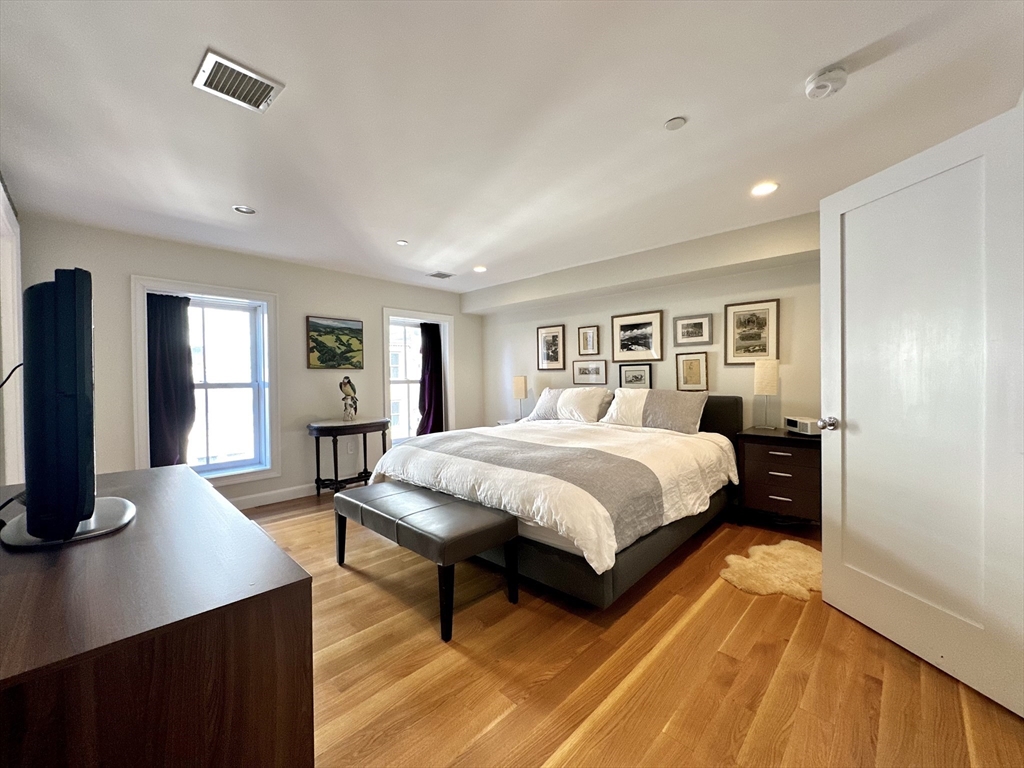 2 bed, 2 bath apartment for rent at 73 Broad St Unit 4, Boston Downtown — photo 7 of 14
