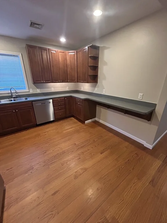 3 bed, 1 bath apartment for rent at 73 Broadway Unit 3, Quincy — photo 3 of 16