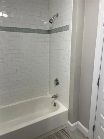 5 bed, 1 bath apartment for rent at 73 Charles St Unit 1, Dorchester — photo 4 of 7