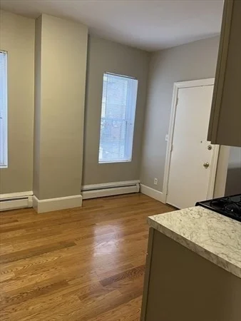 5 bed, 1 bath apartment for rent at 73 Charles St Unit 1, Dorchester — photo 6 of 7