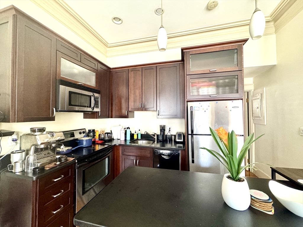1 bed, 1 bath apartment for rent at 73 Charles St Unit 2, Beacon Hill — photo 3 of 5