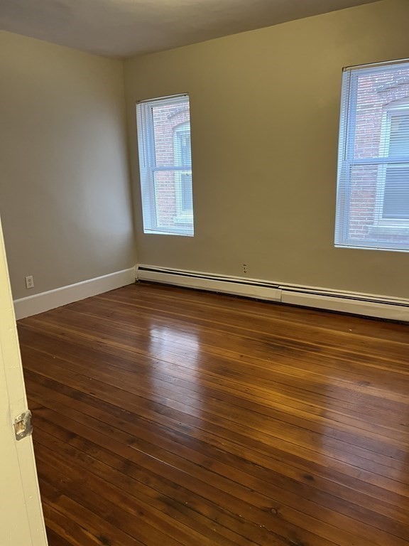 5 bed, 1 bath apartment for rent at 73 Charles St Unit 3, Dorchester — photo 4 of 7