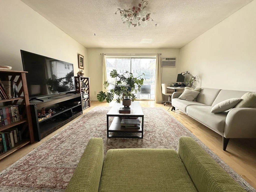 2 bed, 1 bath apartment for rent at 73 Charlesbank Rd Unit 205, Newton — photo 3 of 18