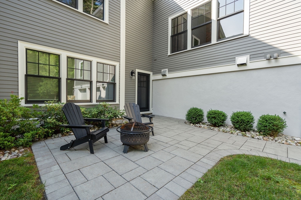 2 bed, 1 bath apartment for rent at 73 Chestnut St Unit A, Weston — photo 1 of 22