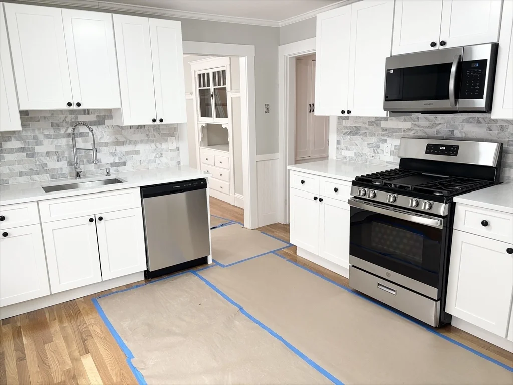 3 bed, 1 bath apartment for rent at 73 Dent St Unit 2, West Roxbury — photo 5 of 38