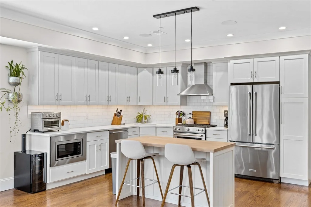 2 bed, 2 bath apartment for rent at 73 Dix St Unit 6, Dorchester — photo 1 of 31