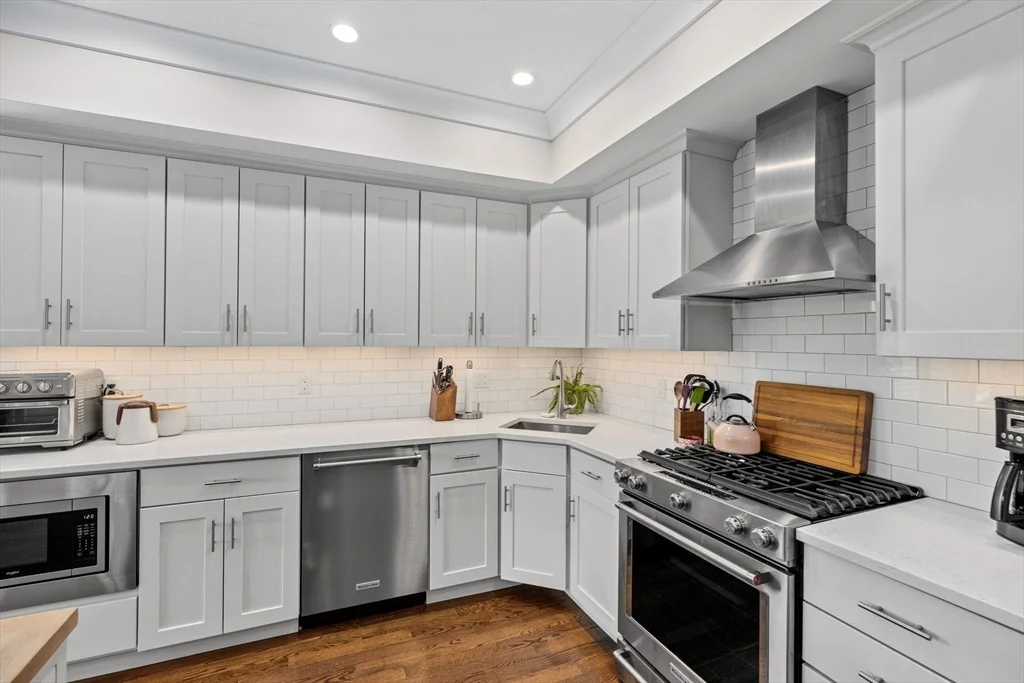 2 bed, 2 bath apartment for rent at 73 Dix St Unit 6, Dorchester — photo 5 of 31