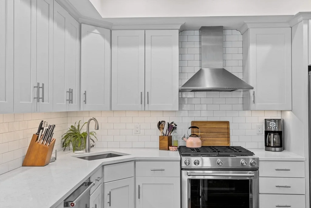 2 bed, 2 bath apartment for rent at 73 Dix St Unit 6, Dorchester — photo 4 of 31