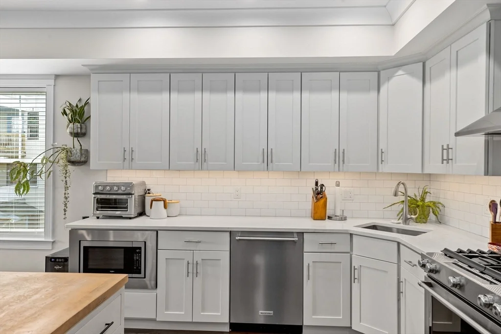 2 bed, 2 bath apartment for rent at 73 Dix St Unit 6, Dorchester — photo 6 of 31