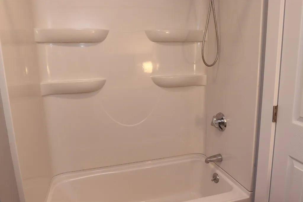 2 bed, 1 bath apartment for rent at 73 Everett St Unit 3, Middleboro — photo 5 of 17