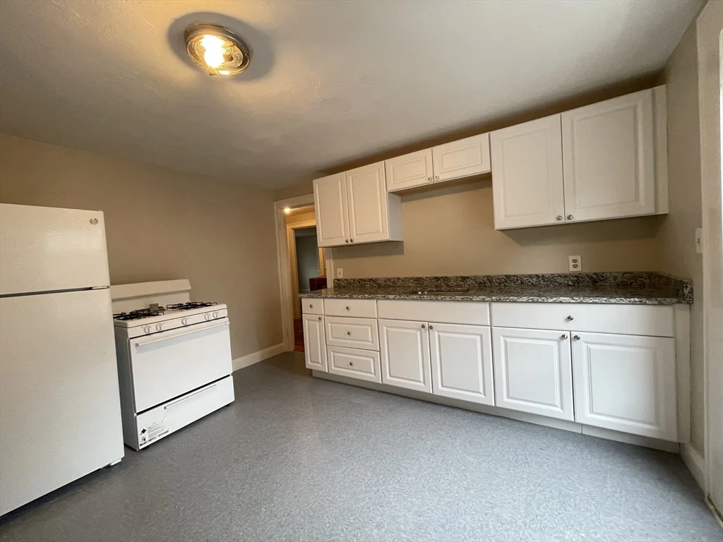2 bed, 1 bath apartment for rent at 73 Fuller St Unit 2, South Waltham — photo 4 of 10