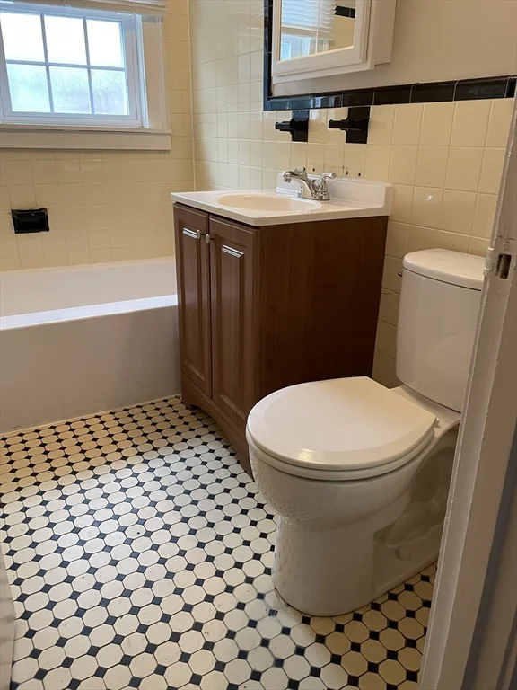 2 bed, 1 bath apartment for rent at 73 Fuller St Unit 2, South Waltham — photo 10 of 10