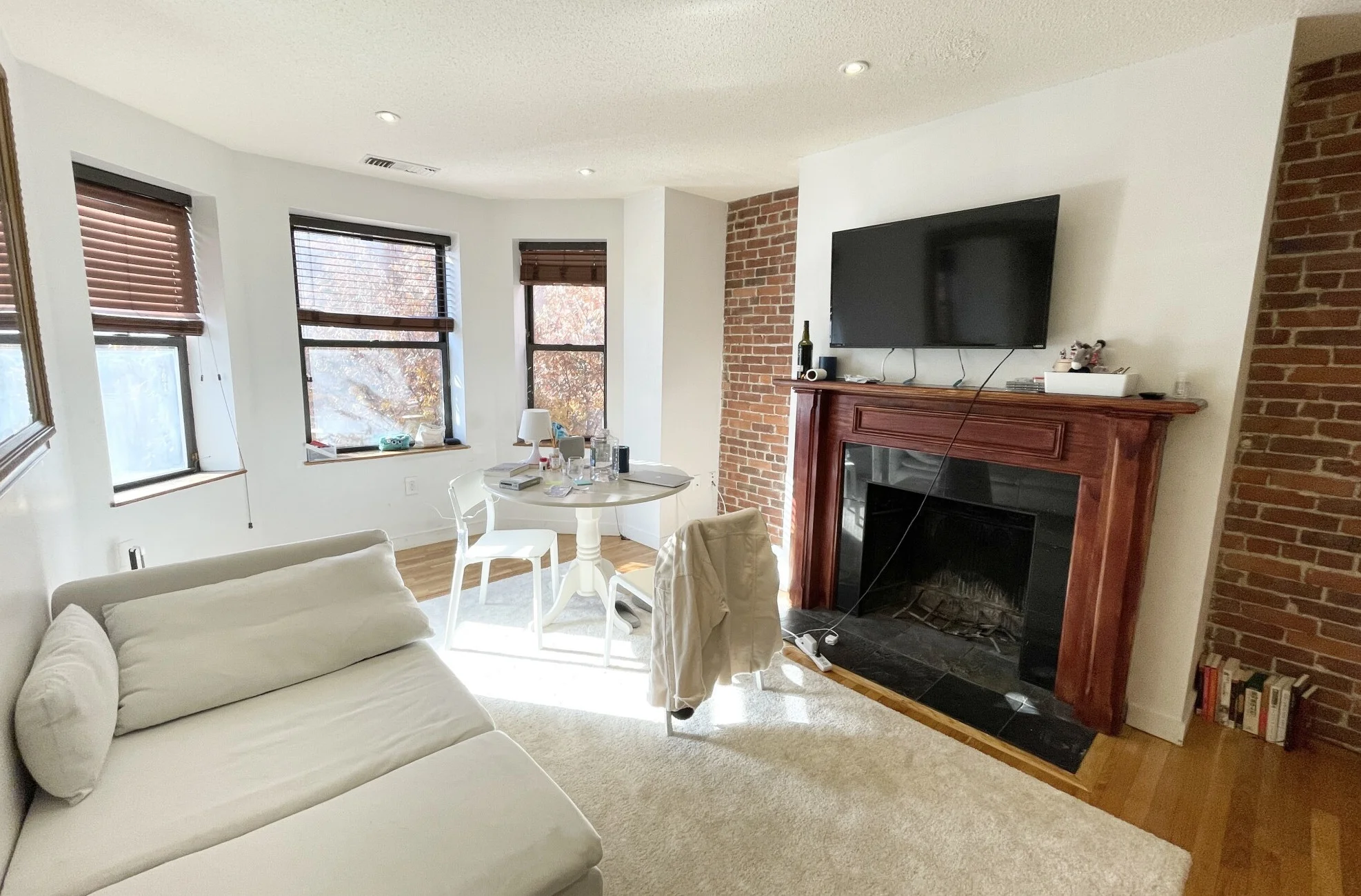 1 bed, 1 bath apartment for rent at 73 Gainsborough St Unit 201, Fenway — photo 3 of 7