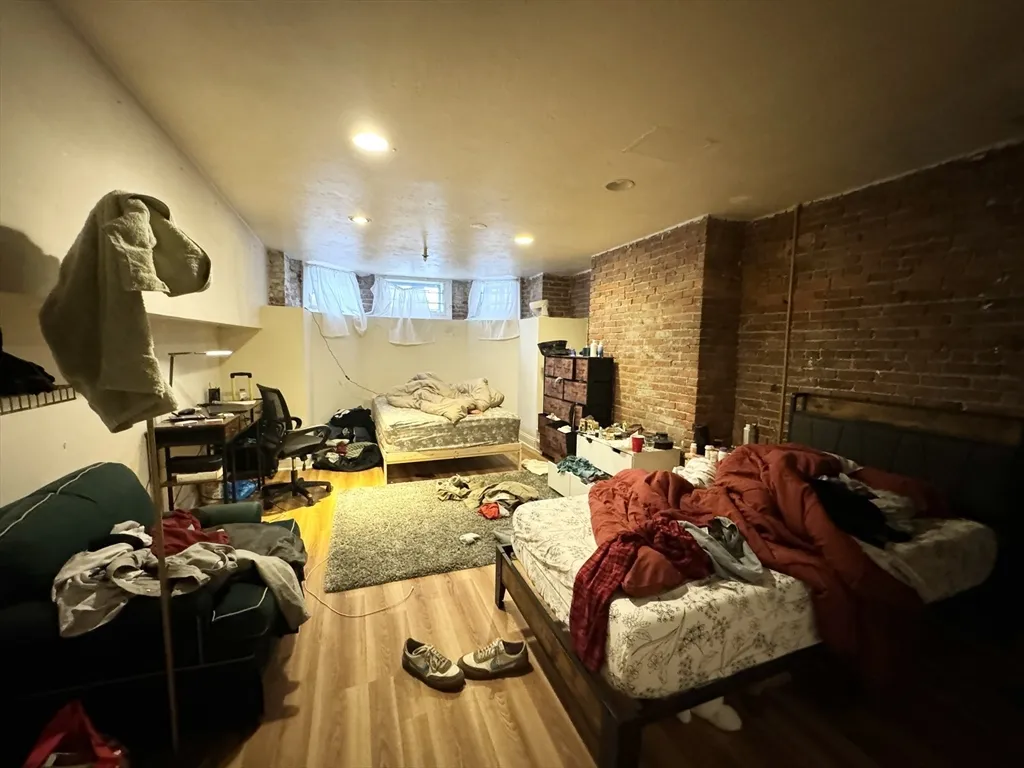 5 bed, 3 bath apartment for rent at 73 Gainsborough Unit 101, Fenway — photo 7 of 9
