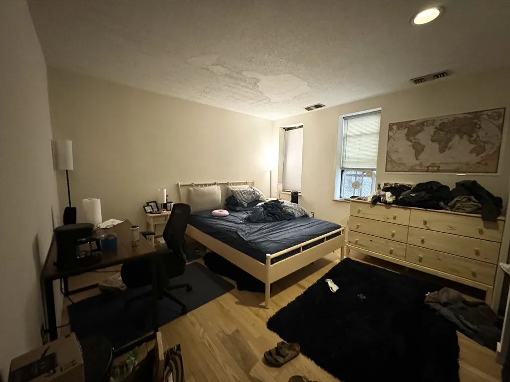 5 bed, 3 bath apartment for rent at 73 Gainsborough Unit 101, Fenway — photo 6 of 9