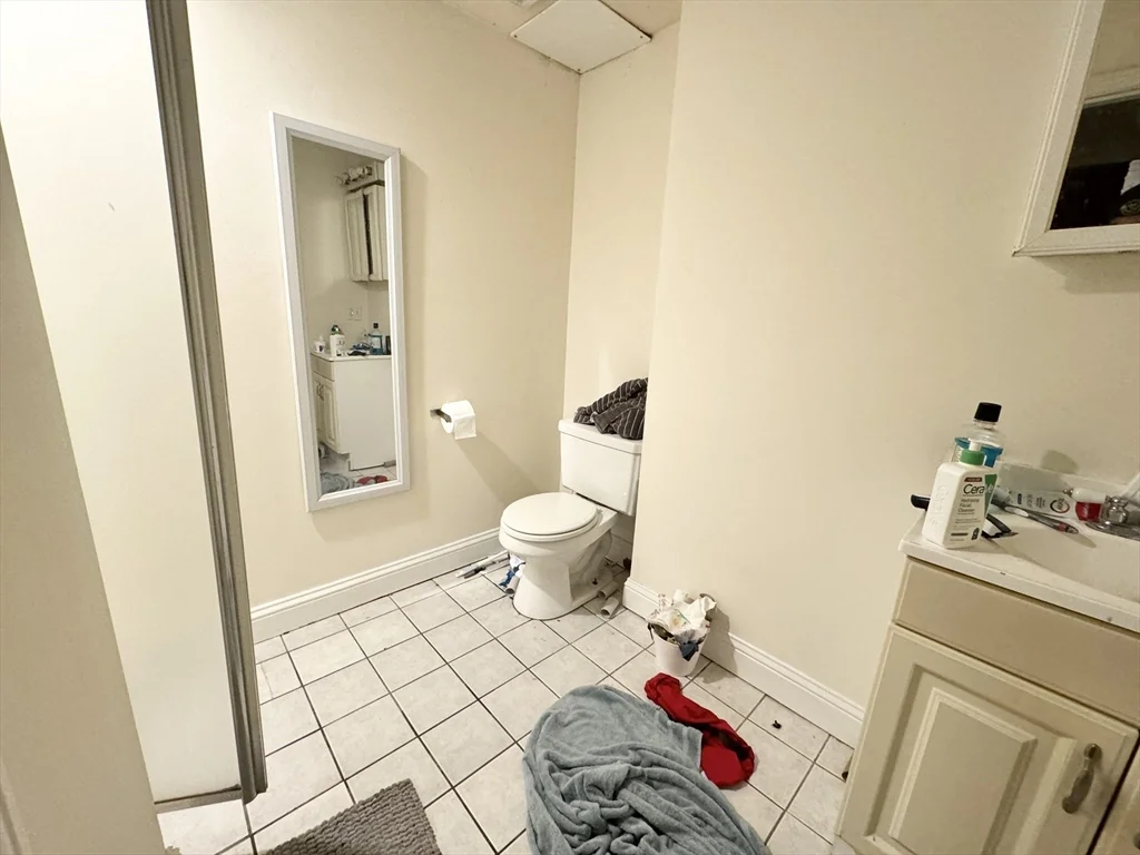 5 bed, 3 bath apartment for rent at 73 Gainsborough Unit 101, Fenway — photo 8 of 9