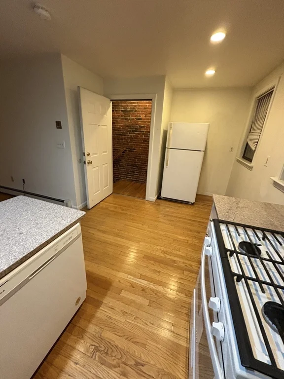 1 bed, 1 bath apartment for rent at 73 Hudson St Unit 3, Chinatown — photo 9 of 10