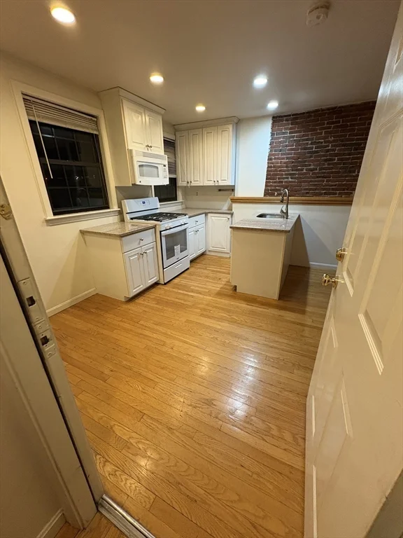 1 bed, 1 bath apartment for rent at 73 Hudson St Unit 3, Chinatown — photo 5 of 10