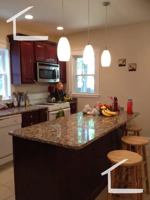 5 bed, 2 bath apartment for rent at 73 Leicester St Unit 2, Oak Square — photo 2 of 7