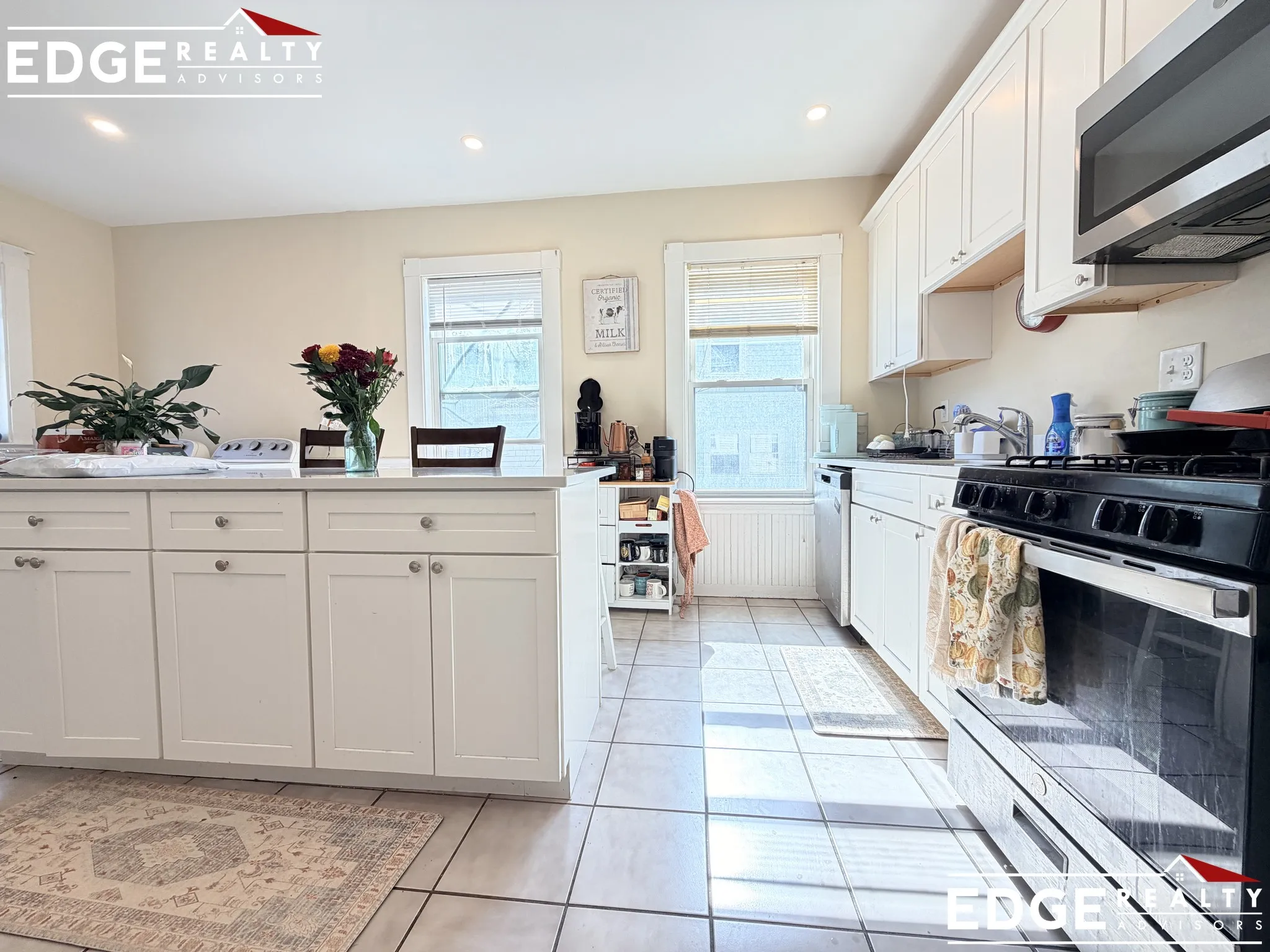 5 bed, 2 bath apartment for rent at 73 Leicester St Unit 2A, Oak Square — photo 2 of 18