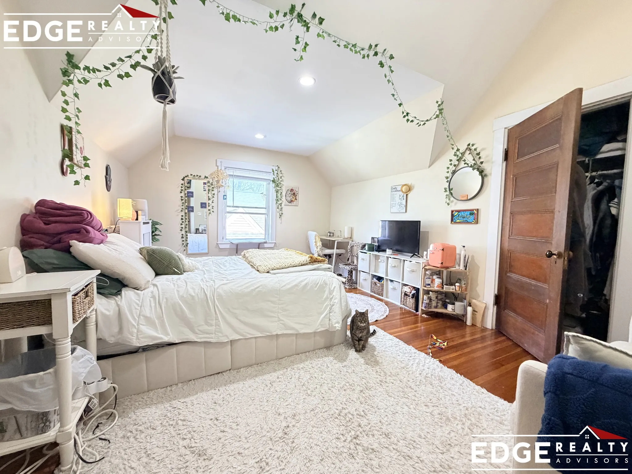 5 bed, 2 bath apartment for rent at 73 Leicester St Unit 2A, Oak Square — photo 15 of 18