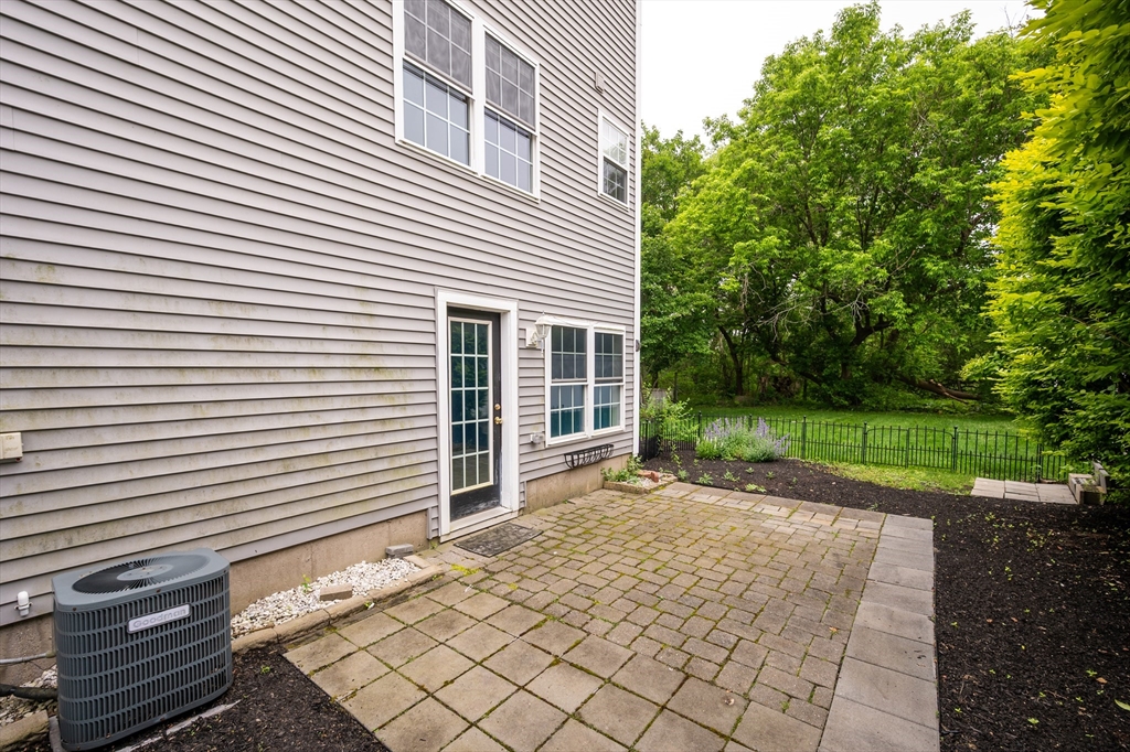 2 bed, 1 bath apartment for rent at 73 Liberty St Unit 3, Danvers — photo 9 of 32