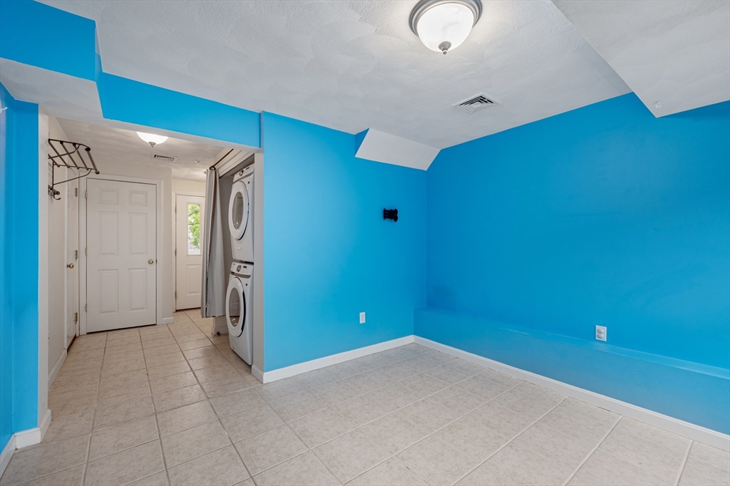 2 bed, 1 bath apartment for rent at 73 Liberty St Unit 3, Danvers — photo 28 of 32