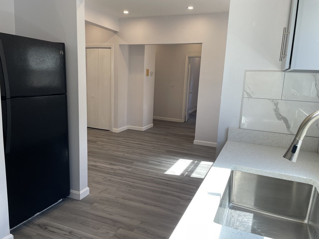 3 bed, 1.5 bath apartment for rent at 73 Marshall St Unit 2, Winter Hill — photo 3 of 13