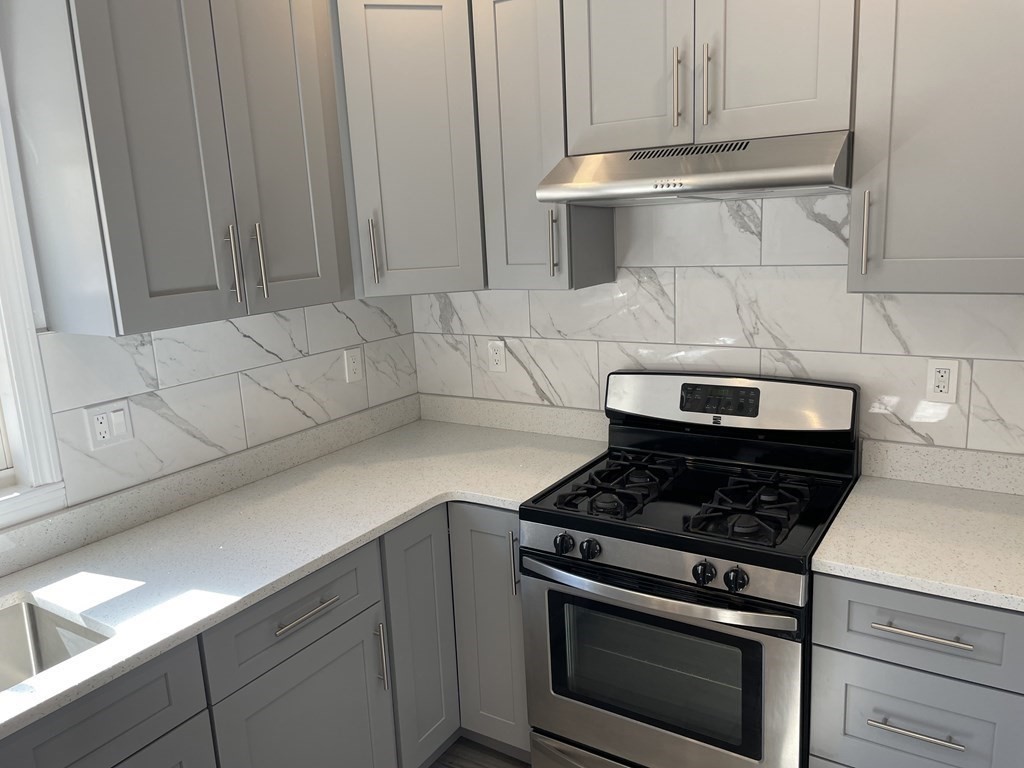 3 bed, 1.5 bath apartment for rent at 73 Marshall St Unit 2, Winter Hill — photo 2 of 13