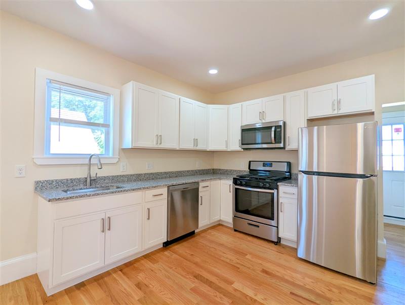 3 bed, 2 bath apartment for rent at 71-73 Merriam St Unit 3, Ward Two — photo 1 of 21