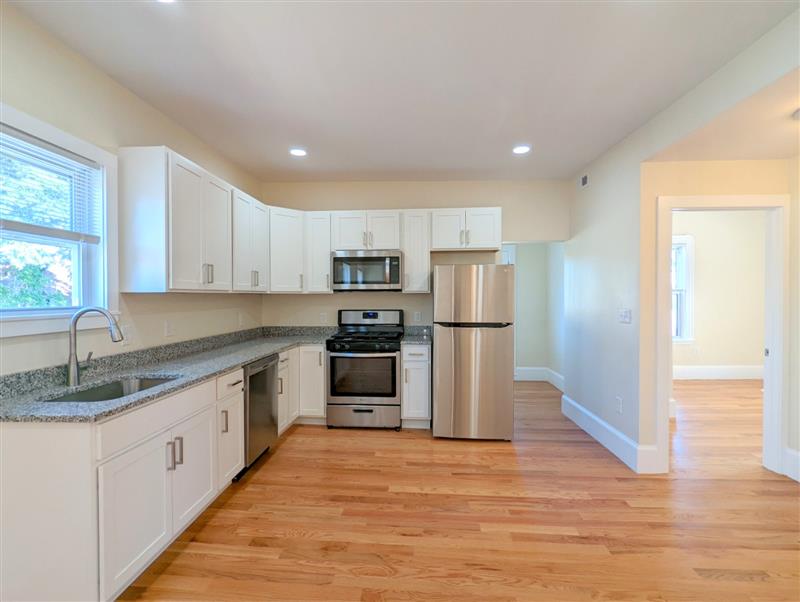 3 bed, 2 bath apartment for rent at 71-73 Merriam St Unit 3, Ward Two — photo 8 of 21