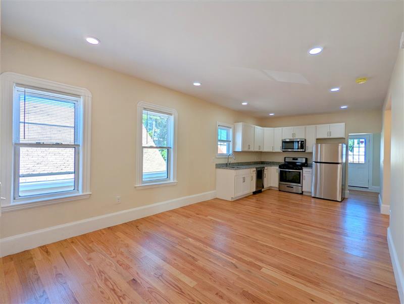3 bed, 2 bath apartment for rent at 71-73 Merriam St Unit 3, Ward Two — photo 3 of 21