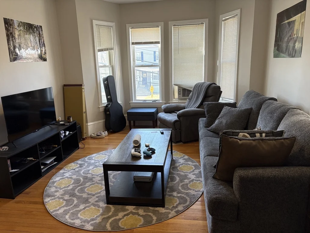 2 bed, 1 bath apartment for rent at 73 Nichols Ave Unit 2, Watertown — photo 2 of 9