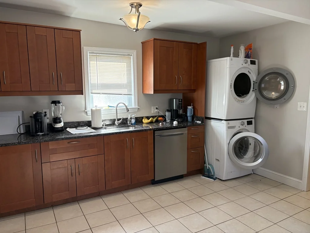 2 bed, 1 bath apartment for rent at 73 Nichols Ave Unit 2, Watertown — photo 3 of 9