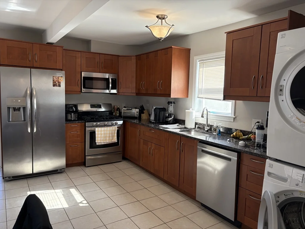 2 bed, 1 bath apartment for rent at 73 Nichols Ave Unit 2, Watertown — photo 4 of 9