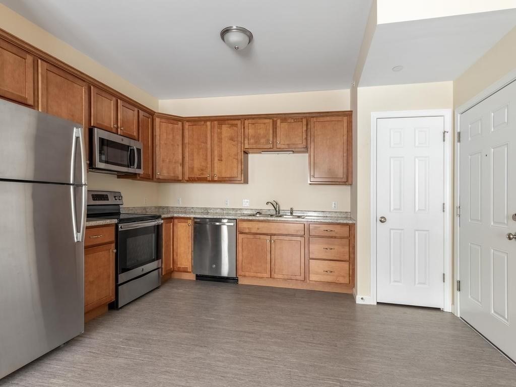 3 bed, 1 bath apartment for rent at 73 North Common Unit 10, Lynn Common — photo 2 of 30