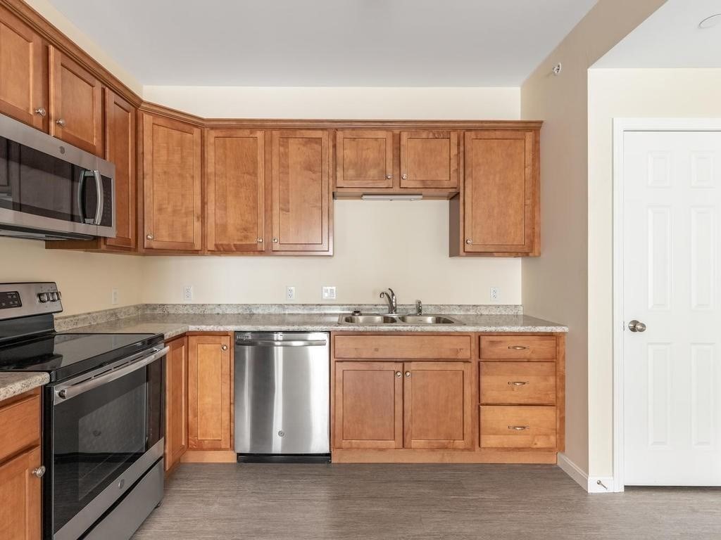 3 bed, 1 bath apartment for rent at 73 North Common Unit 10, Lynn Common — photo 3 of 30
